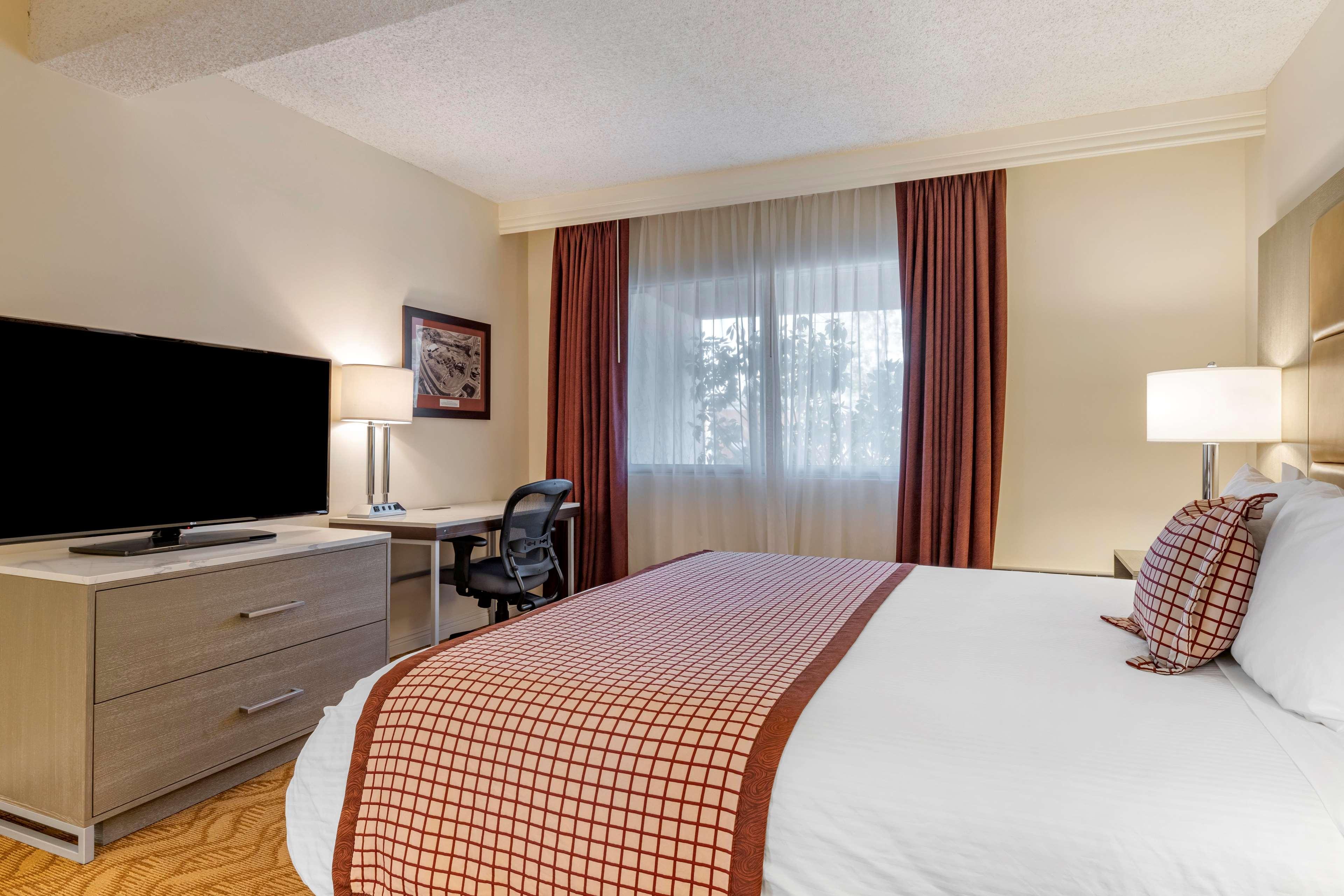 Best Western Plus Thousand Oaks Inn Экстерьер фото